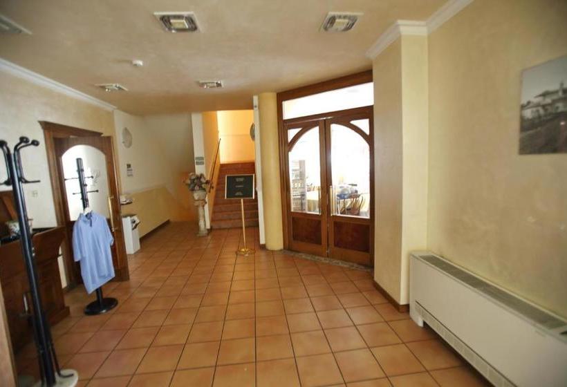 Отель Sanvitale