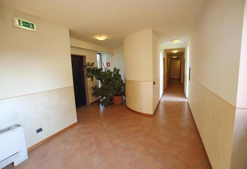 Отель Sanvitale