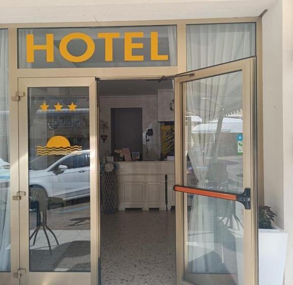 فندق Tizian Beach