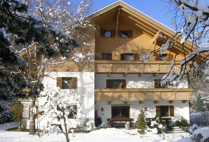 Aamiaismajoitus (B&B) Burgblick