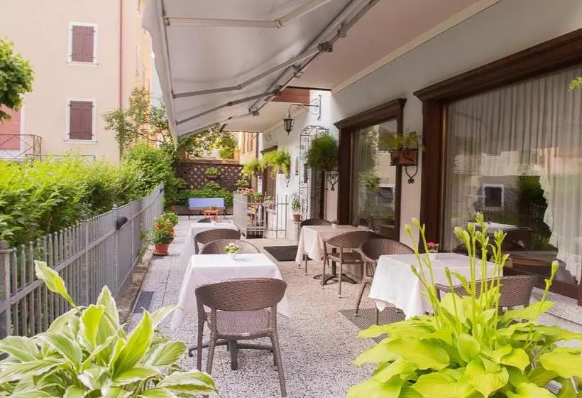 ベッドアンドブレックファースト Villa Lucin