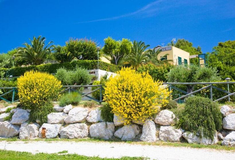 בית מלון כפרי Le Cave