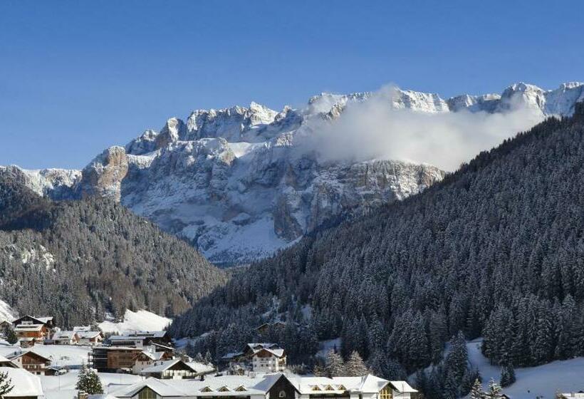 هتل Saleghes Dolomites Residence