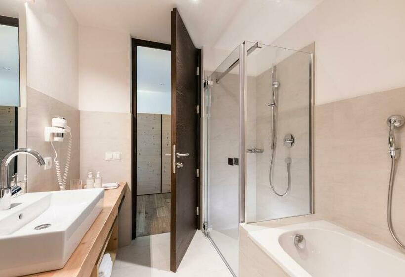 هتل Saleghes Dolomites Residence