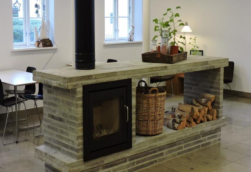 Femmasteren Hotel & Hostel