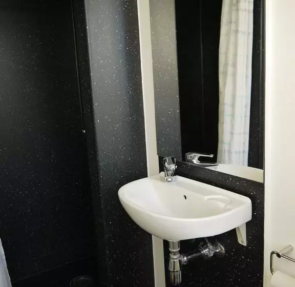 Femmasteren Hotel & Hostel