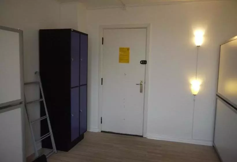 Femmasteren Hotel & Hostel