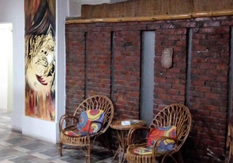 هاستل Invitation