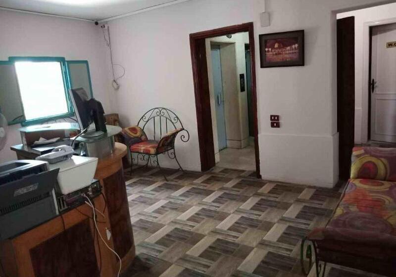 هاستل Invitation