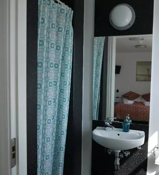 Femmasteren Hotel & Hostel