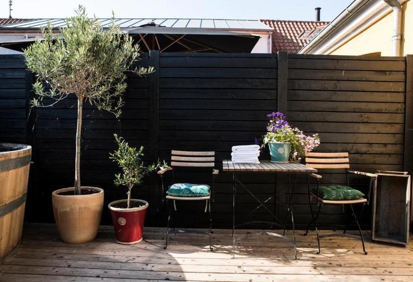 Femmasteren Hotel & Hostel