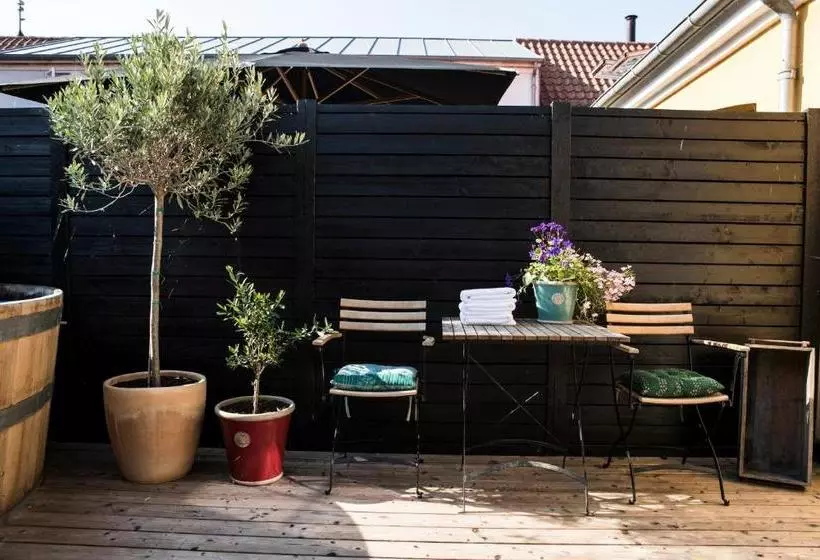 Femmasteren Hotel & Hostel