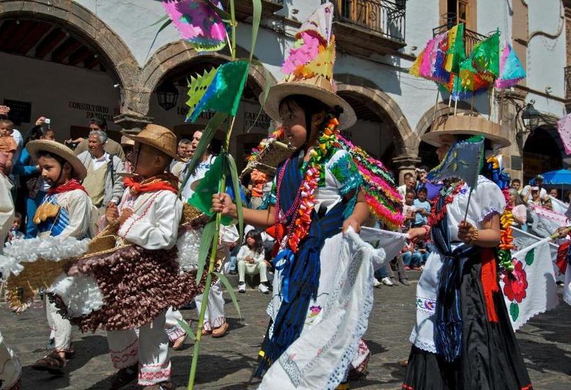 هتل Casa De La Real Aduana Boutique