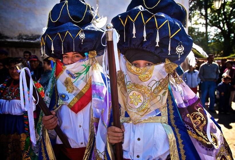 هتل Casa De La Real Aduana Boutique