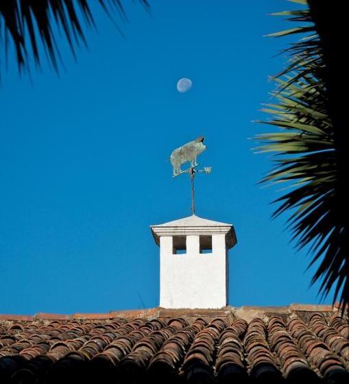 هتل Casa De La Real Aduana Boutique