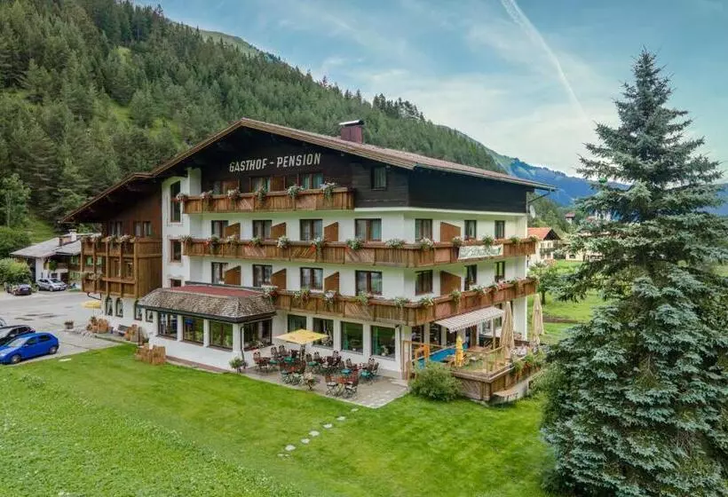 Hotelli Gasthof Schwarzer Adler