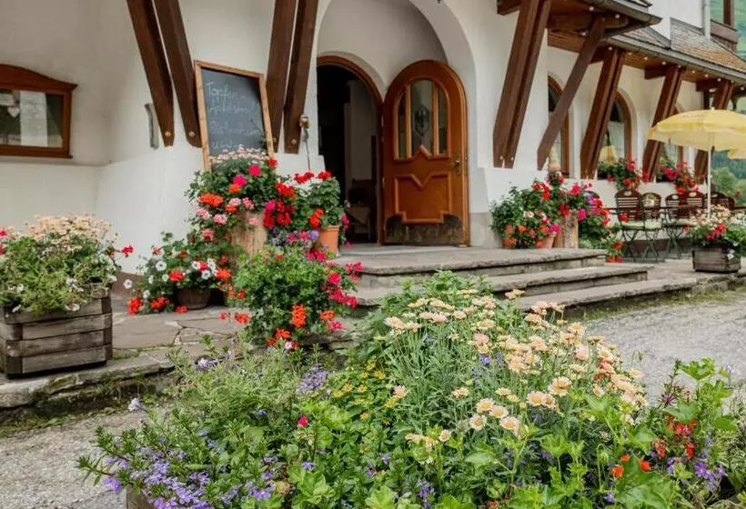 Hotelli Gasthof Schwarzer Adler