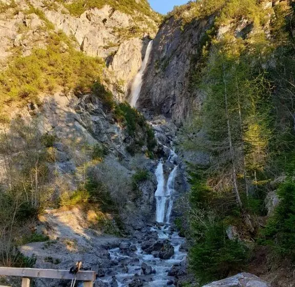 Hotelli Gasthof Schwarzer Adler