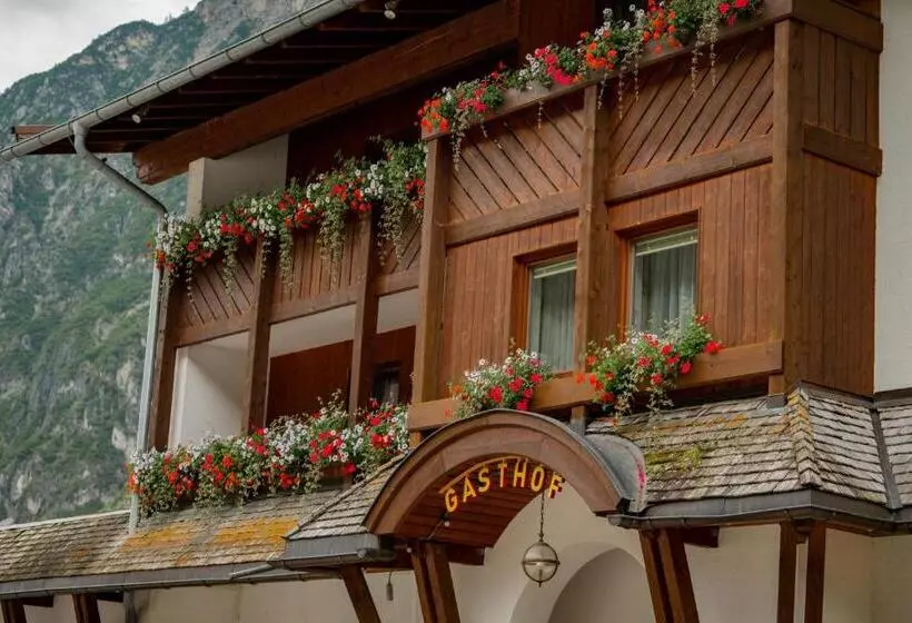 Hotelli Gasthof Schwarzer Adler