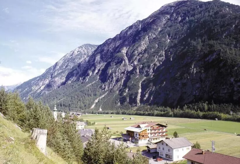 Hotelli Gasthof Schwarzer Adler