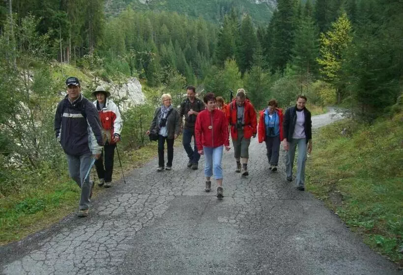 Hotelli Gasthof Schwarzer Adler