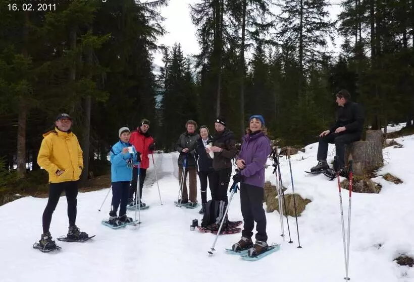 Hotelli Gasthof Schwarzer Adler