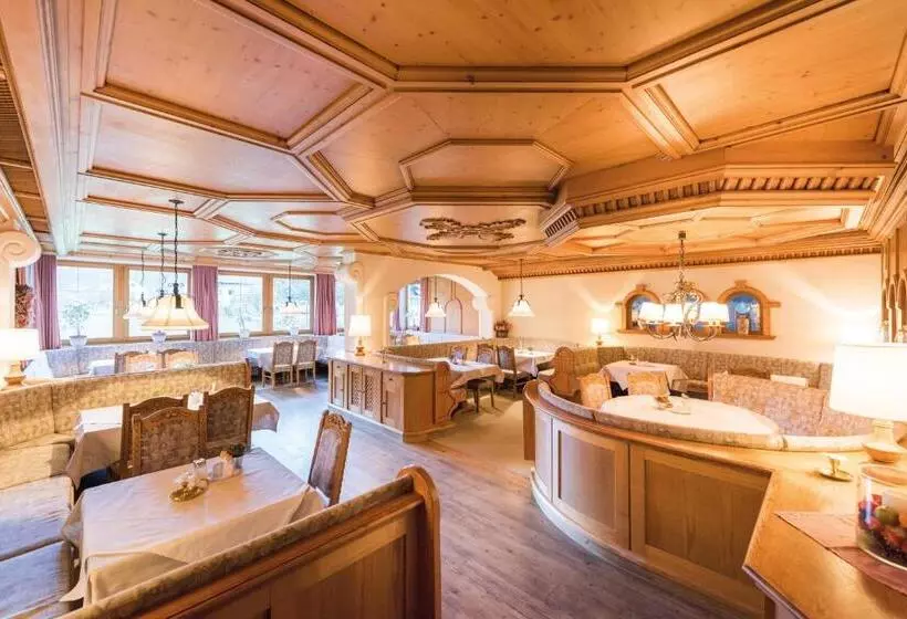 Hotelli Gasthof Schwarzer Adler