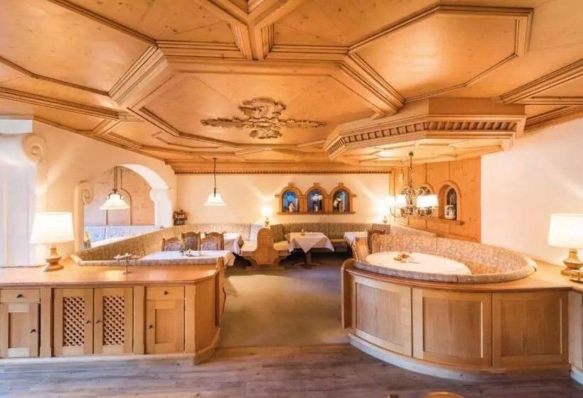 Hotelli Gasthof Schwarzer Adler