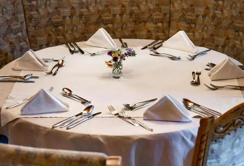 Hotelli Gasthof Schwarzer Adler