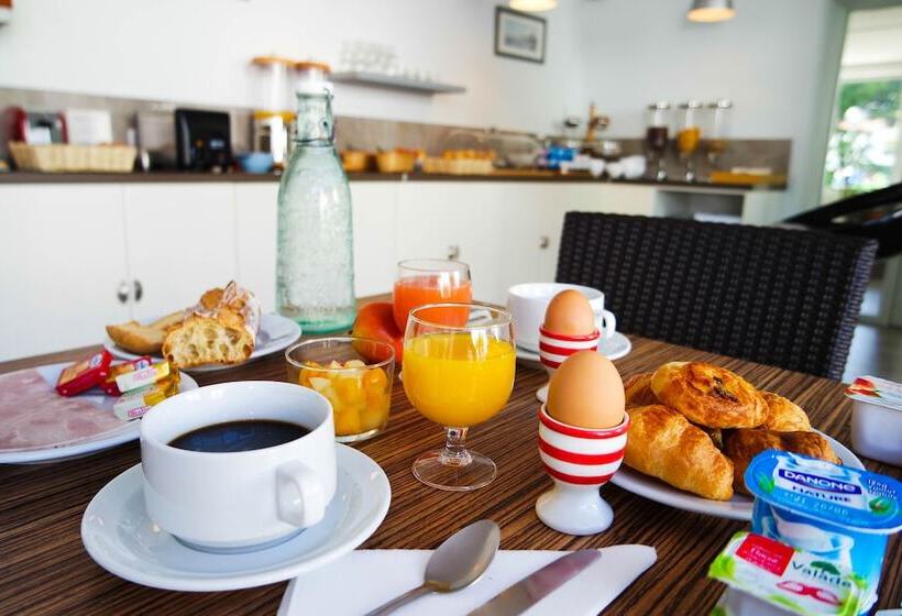 Отель Le Square