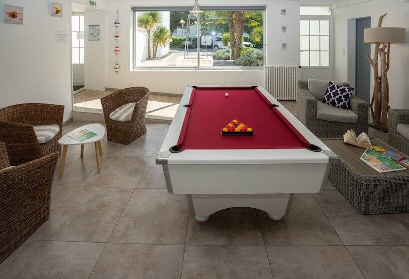 Отель Le Square