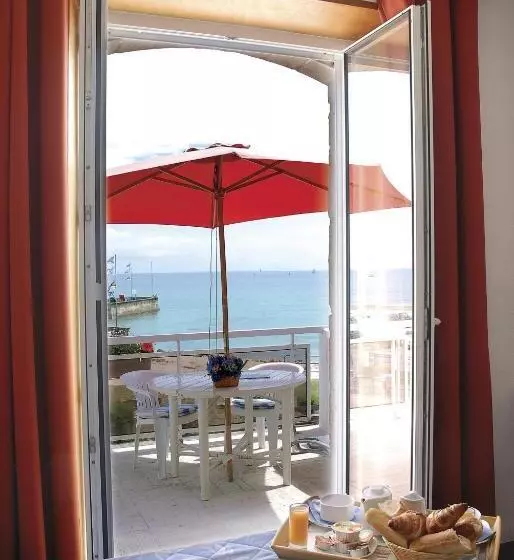 هتل Les Rochers