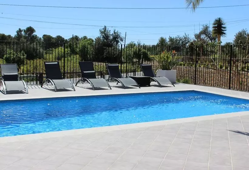 Hotelli Villa Morena