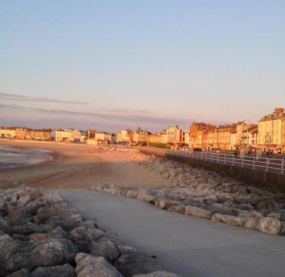 Отель The Crown