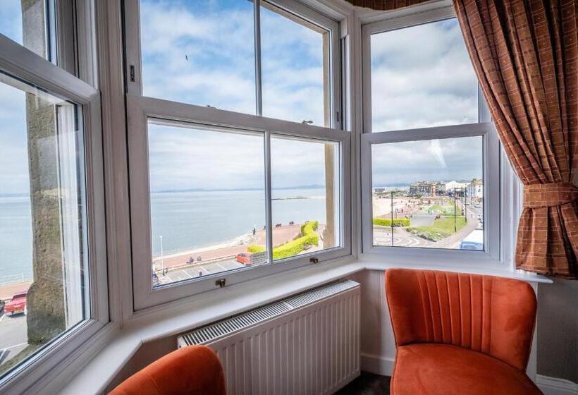 Отель The Crown