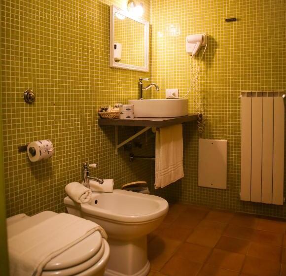 住所  Agriturismo Podere S. Croce