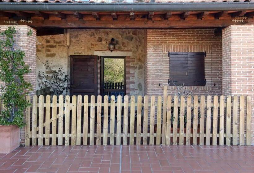 住所  Agriturismo Podere S. Croce