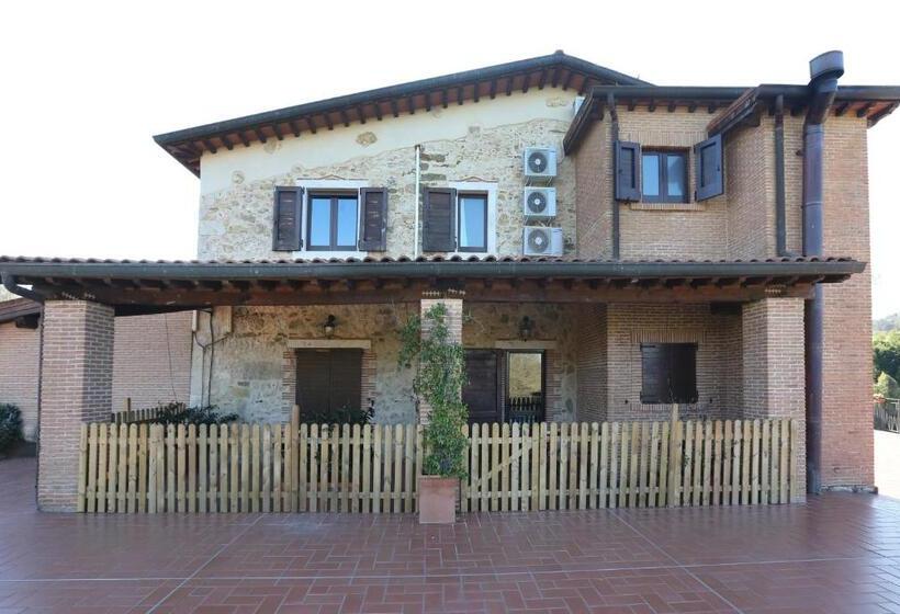 住所  Agriturismo Podere S. Croce