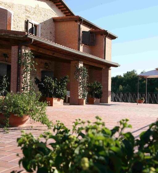住所  Agriturismo Podere S. Croce