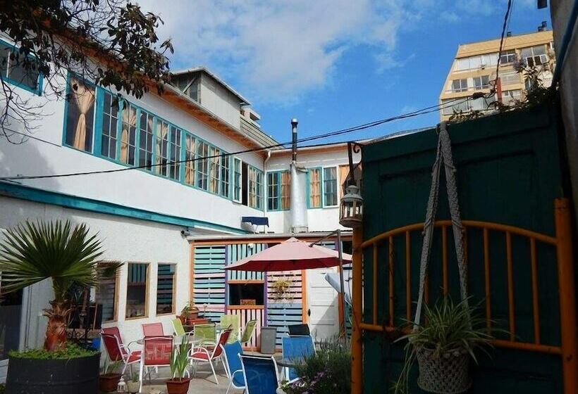 Street Garden Hostel