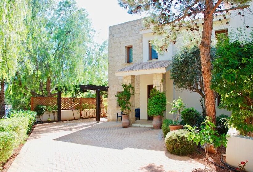 2 Bedroom Villa Loukia With Private Pool And Gardens, Aphrodite Hills Resort