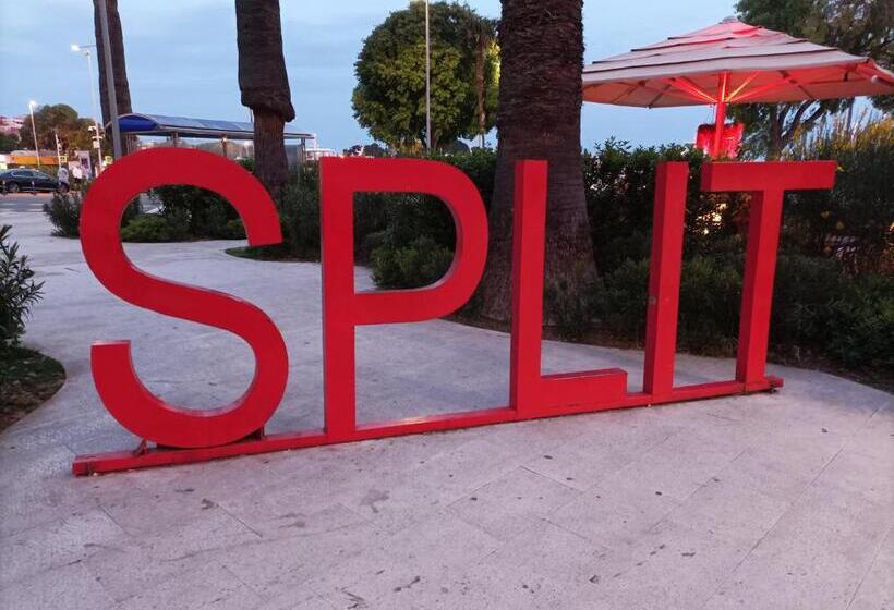 B&b Guest House Be Happy Parking,breakfast Center