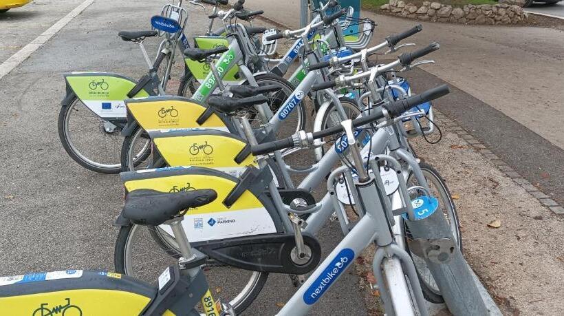 B&b Guest House Be Happy Parking,breakfast Center