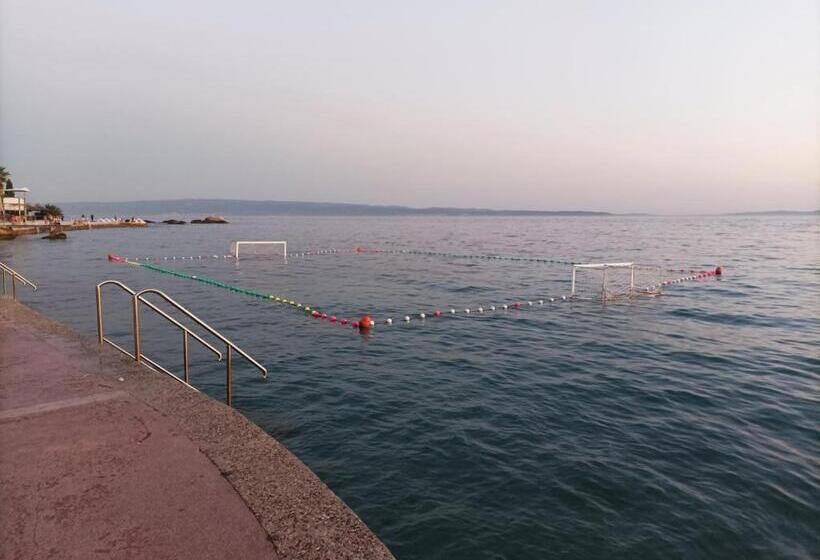 B&b Guest House Be Happy Parking,breakfast Center