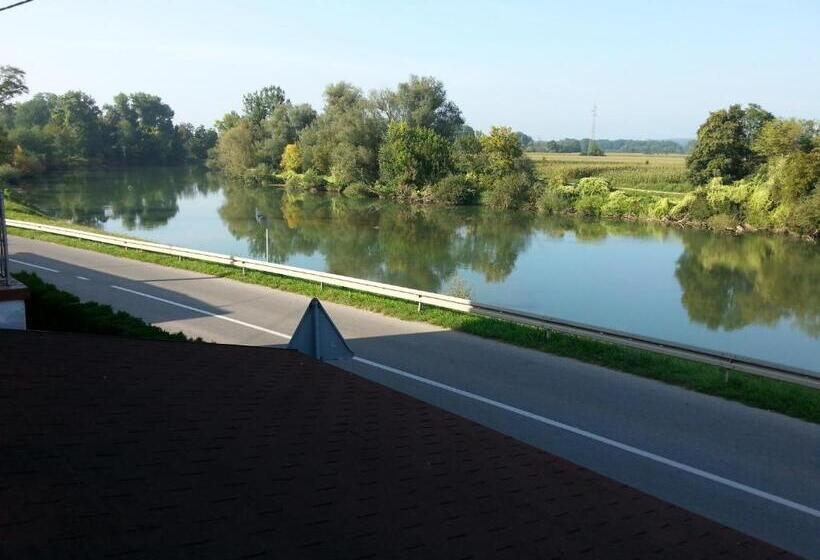 مبيت وإفطار Guesthouse Kod Mosta