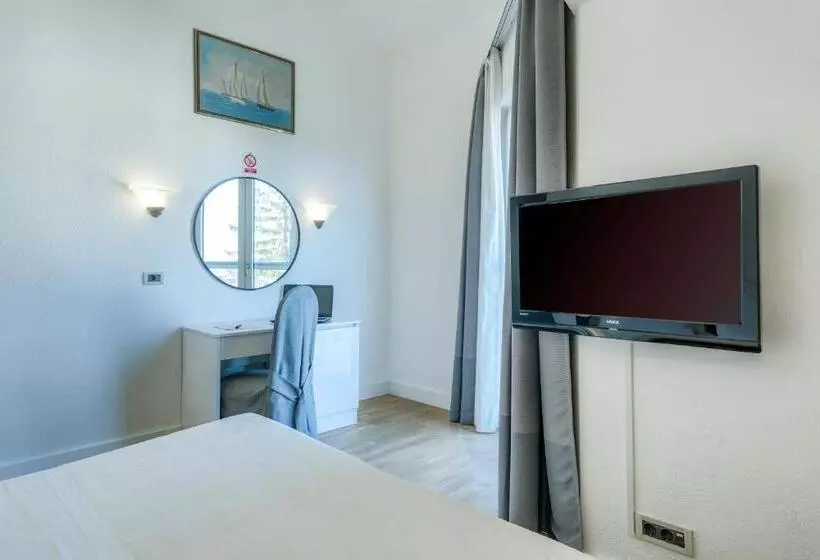 Hotelli Riva Kaštela With Swimming Pool