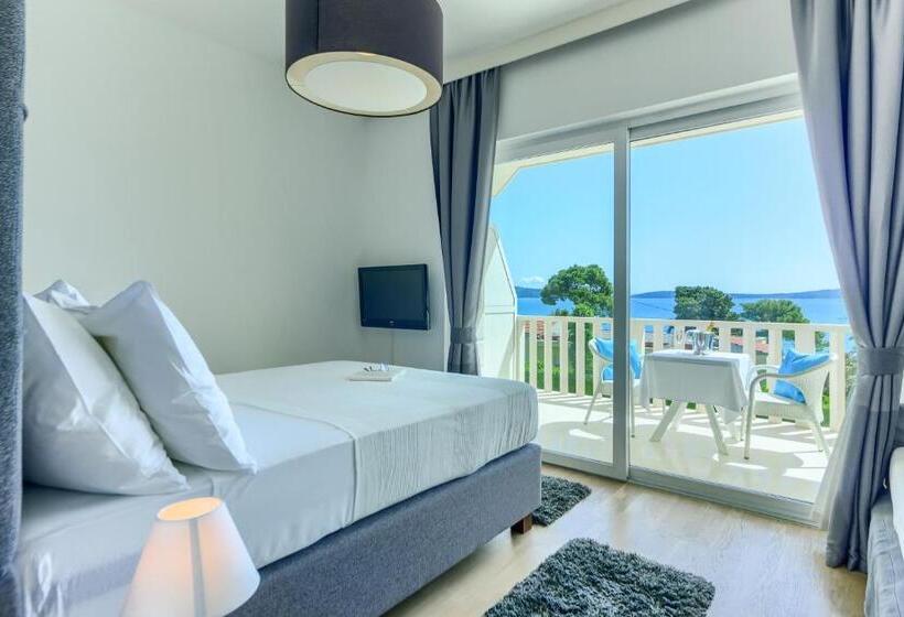 בית מלון כפרי Riva Kaštela With Swimming Pool