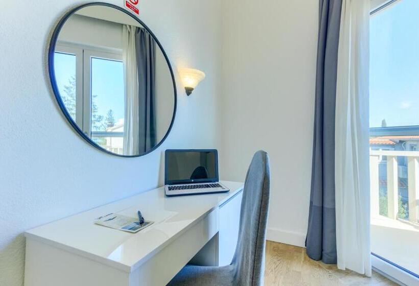 בית מלון כפרי Riva Kaštela With Swimming Pool