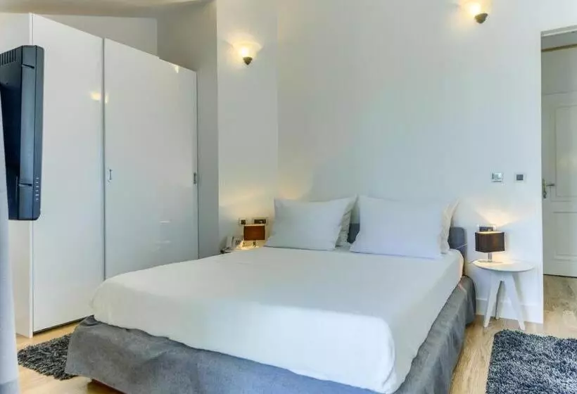 Hotelli Riva Kaštela With Swimming Pool