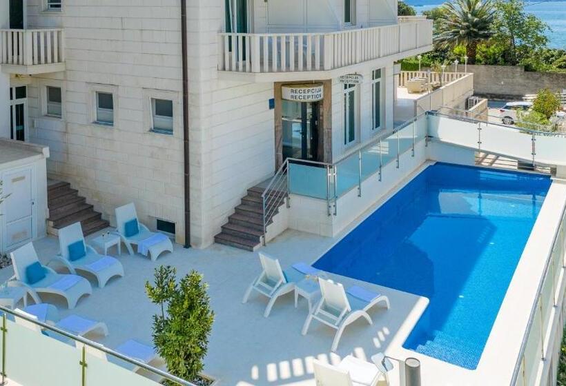 בית מלון כפרי Riva Kaštela With Swimming Pool